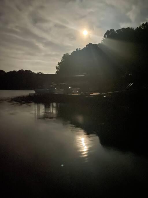 הוילה דוסונוויל Cozy, Lake Lanier Property With Amazing Views מראה חיצוני תמונה